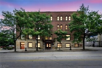 Building Photo - 1133 W 9th St