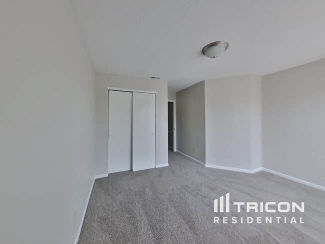 Building Photo - 10744 Inspiration Dr