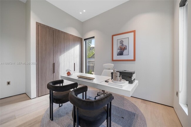 Building Photo - 1045 W 47th Ct