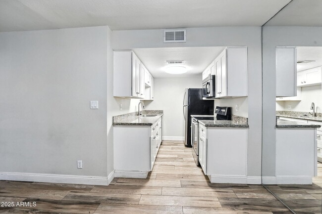 Building Photo - 1115 N 84th Pl