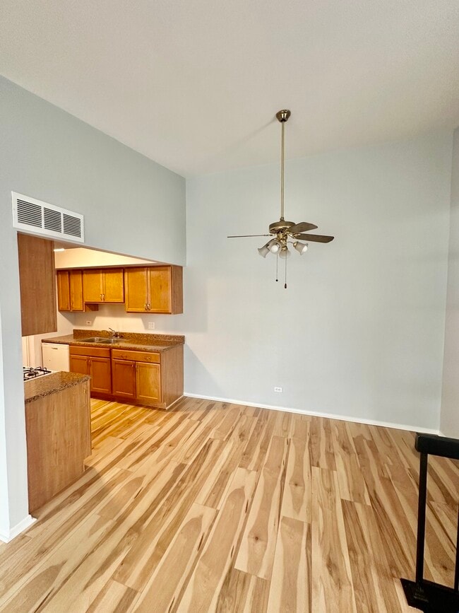 Building Photo - 330 Hampton Ct