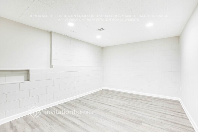 Building Photo - 6358 Hillview Ln