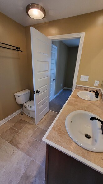 Building Photo - 1924 N Talbott St