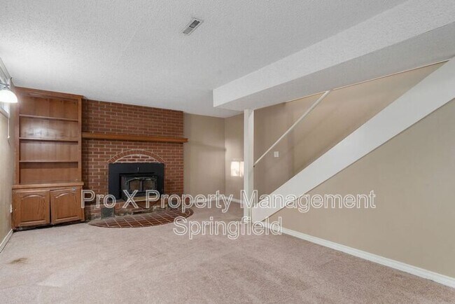 Building Photo - 2053 S Hillcrest Ave