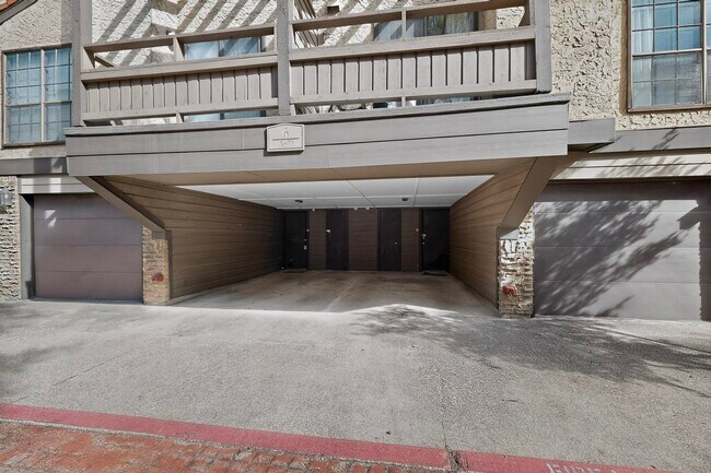 Building Photo - 4800 Northway Dr