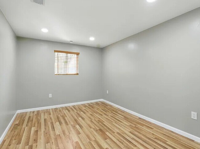 Building Photo - 2905 San Rafael Ave SE