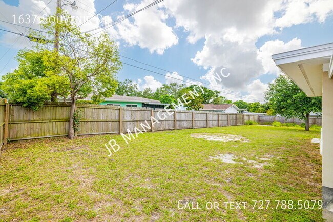 Building Photo - 1637 Souvenir Dr