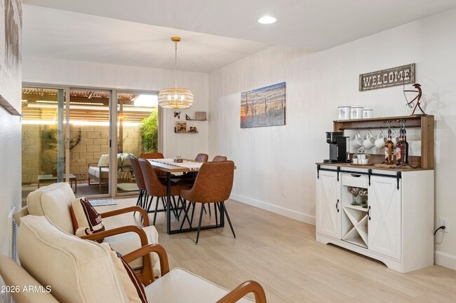 Building Photo - 8107 E Vista Dr