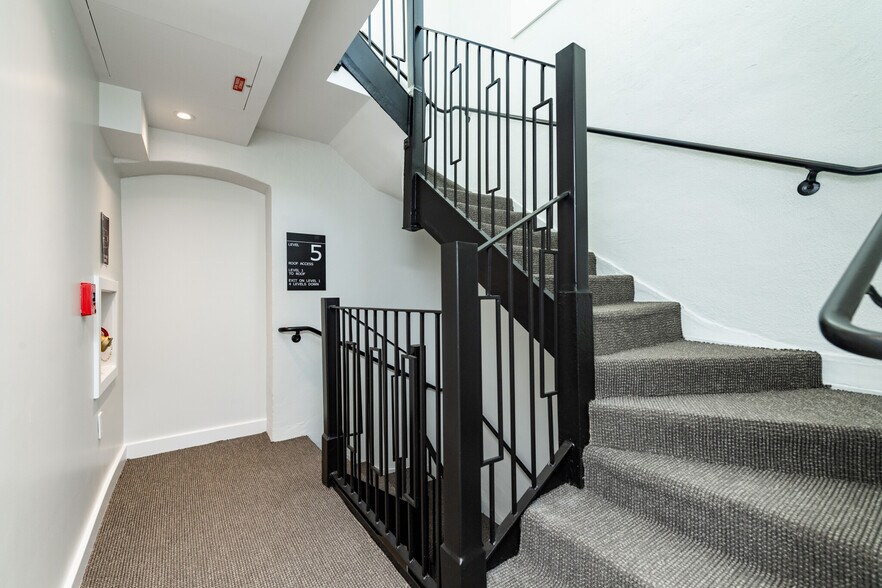 Building Photo - 22 Fleet St