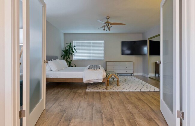 Building Photo - Modern home w Private Pool, Spa, Pets Welc...