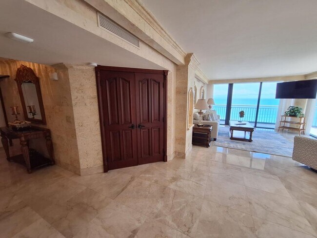 Building Photo - 3400 N Ocean Dr