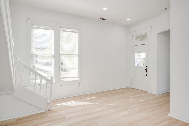 Building Photo - 81 San Marcos St