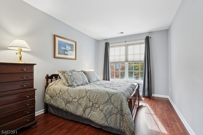 Building Photo - 806 Holly Ln