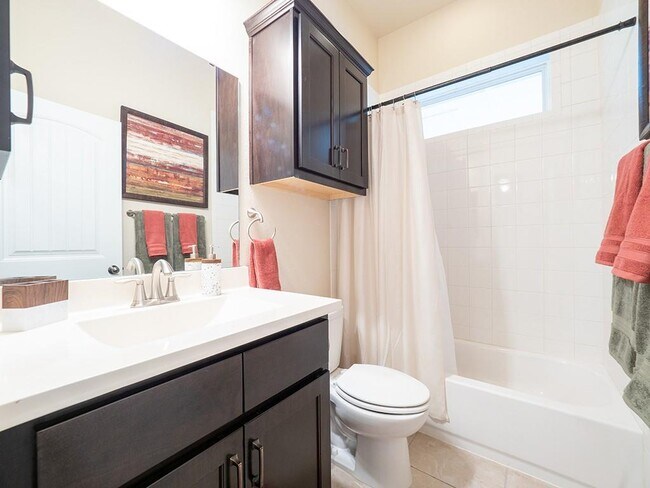 Building Photo - 5605 Roosevelt Ave