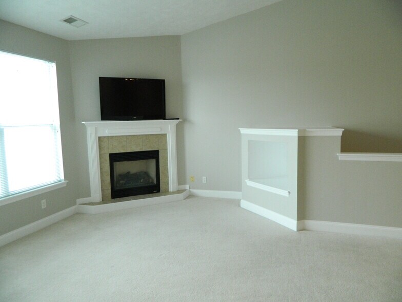 Living Room - 248 Adams Pointe Blvd