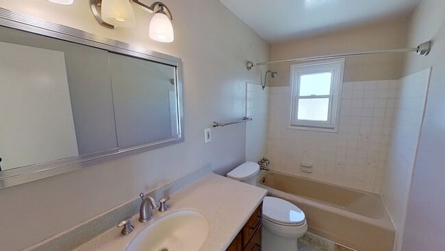 Building Photo - Coming Soon: Spacious 3Bd 2Ba College Park West Home
