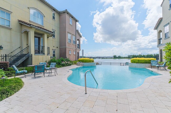 Building Photo - Furnished 3BR 3 Story Townhome