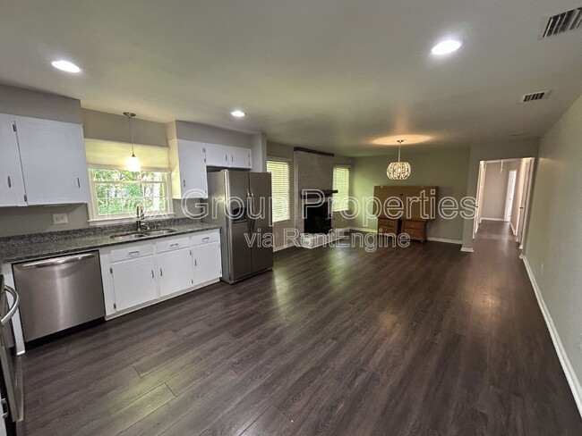 Building Photo - 133 Cliffwood Cir