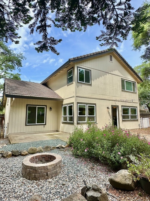 Building Photo - 515 Adriana Pl