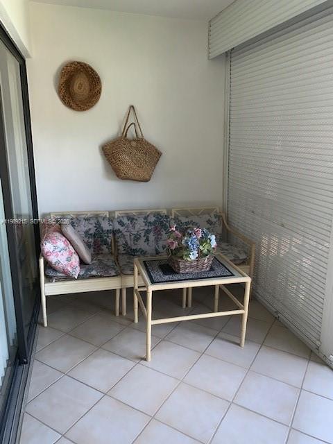 Building Photo - 303 Racquet Club Rd