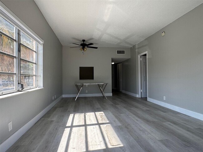 Building Photo - 2200 E Hallandale Beach Blvd