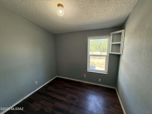 Building Photo - 2640 S Cottonwood Ln