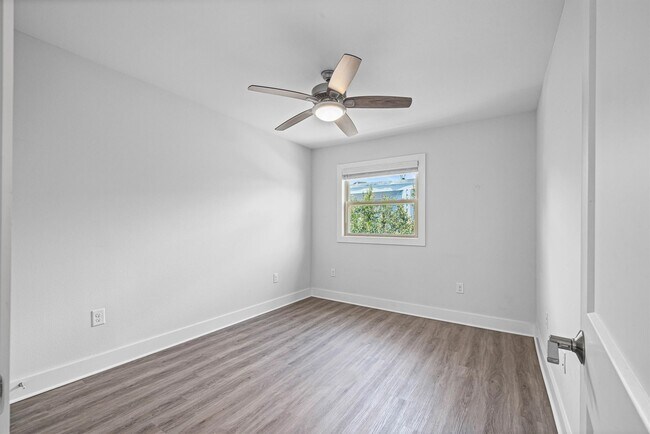 Building Photo - 525 11th St