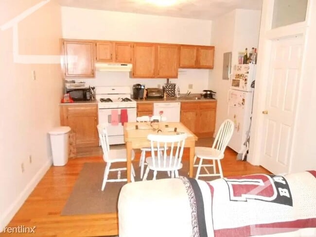 Building Photo - No Brokers Fee, Large Apartment in brighton, Heat, Hot Water Included, Eat-in Kitchen, Porch, Par...