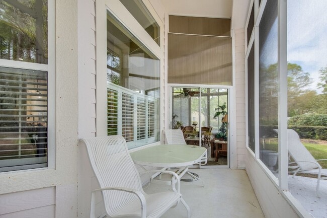 Building Photo - "Charming 3 Bed, 2.5 Bath Rental in Blufft...