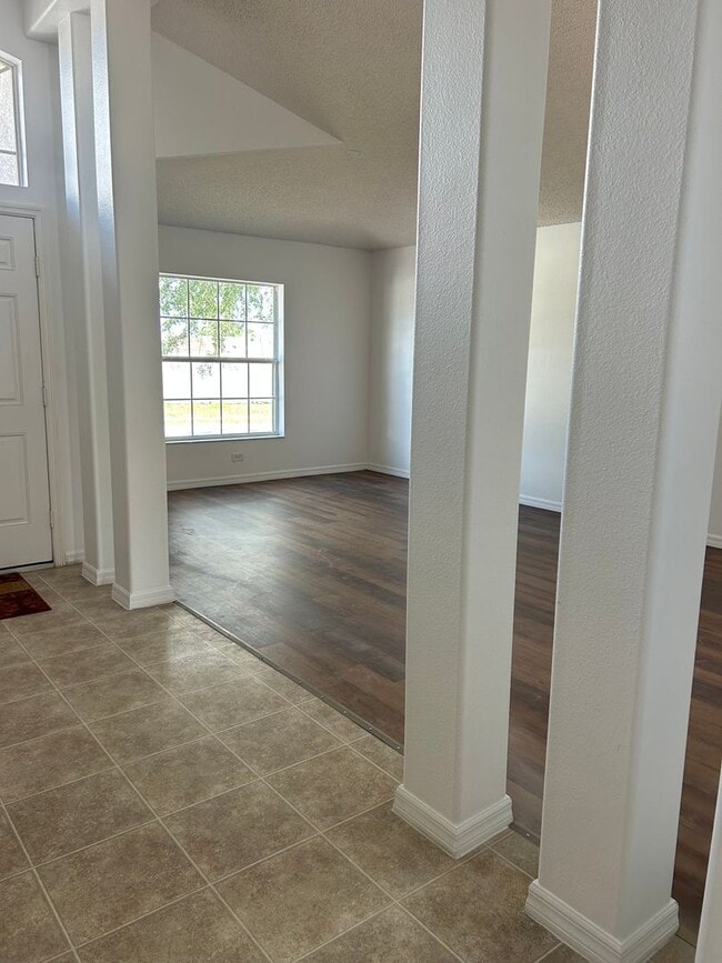 Building Photo - 136 Grantham Dr