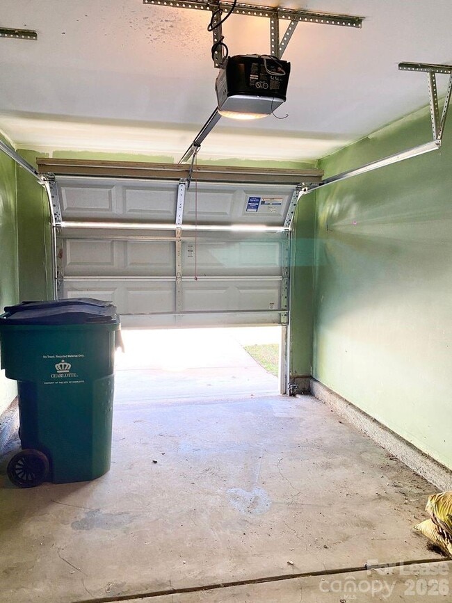 Building Photo - 320 Peachtree Rd