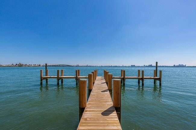 Building Photo - 3131 NE 7th Ave