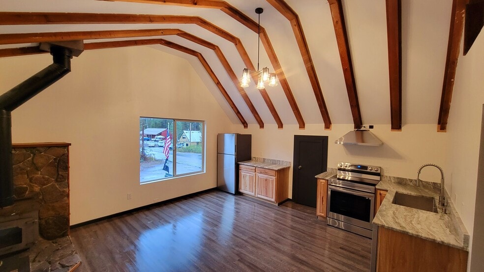 Kitchen / Living - 21719 Donner Pass Rd