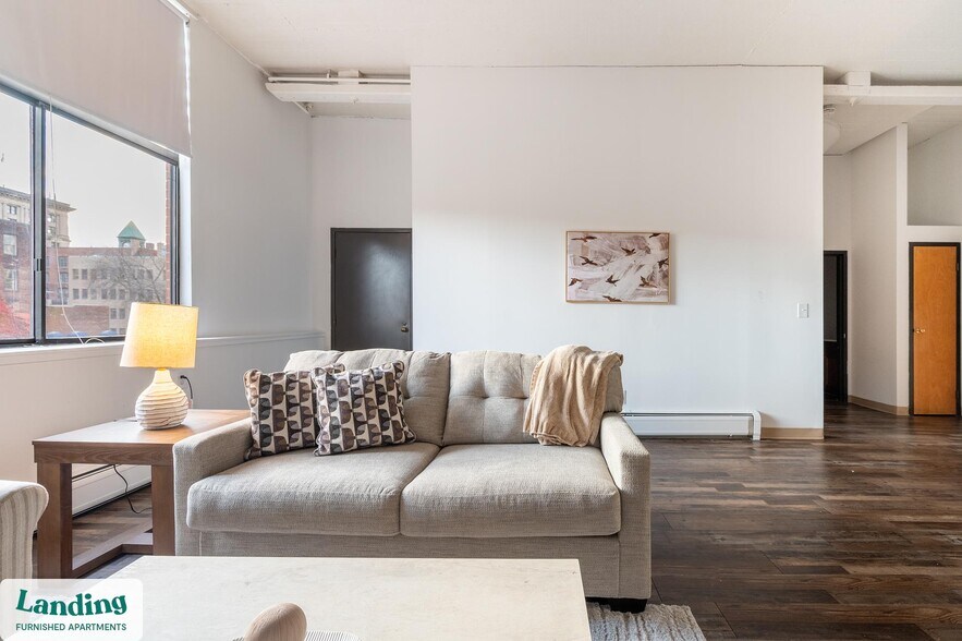 Building Photo - 45 Willow St