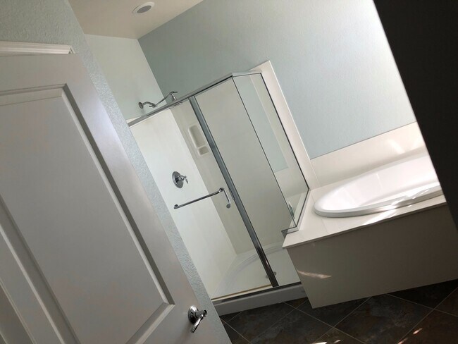 Building Photo - Beautiful 3 B/D 2.5 BA House in Roseville-COMING VERY SOON! ACT FAST AND APPLY NOW AS THIS PROPER...