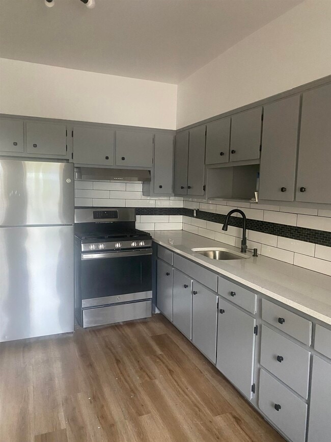 Building Photo - 122 W 20th St