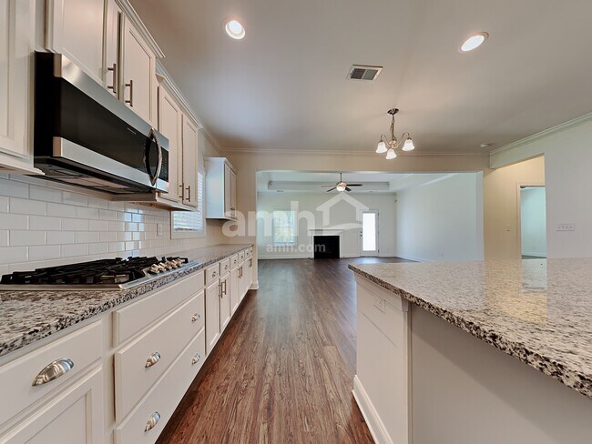 Building Photo - 111 Doral Blue Dr