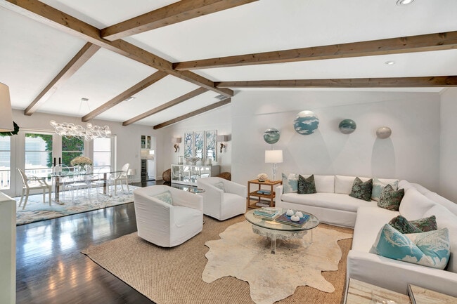 Building Photo - 136 Worth Ct S