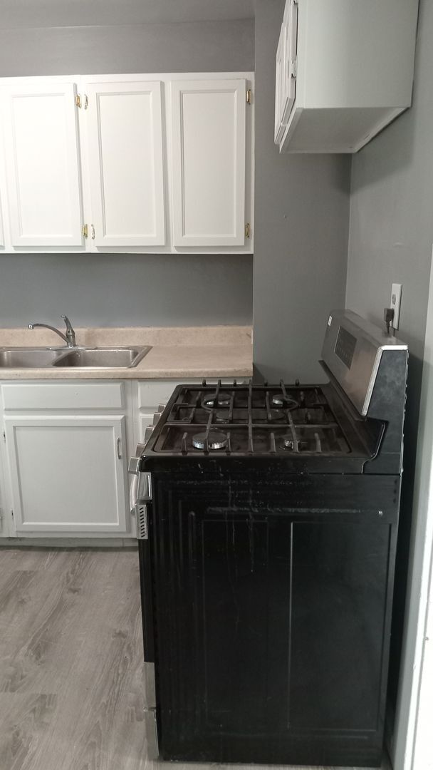 Building Photo - 3268 W 86th St