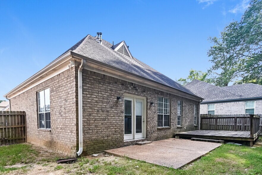 Building Photo - 8120 Woodson Dr