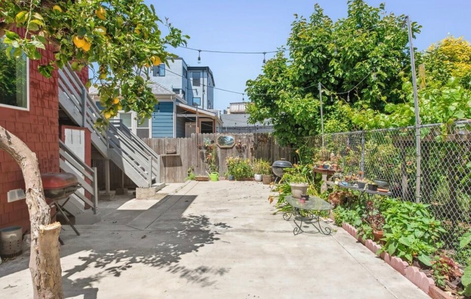 Building Photo - 1810 Adeline St