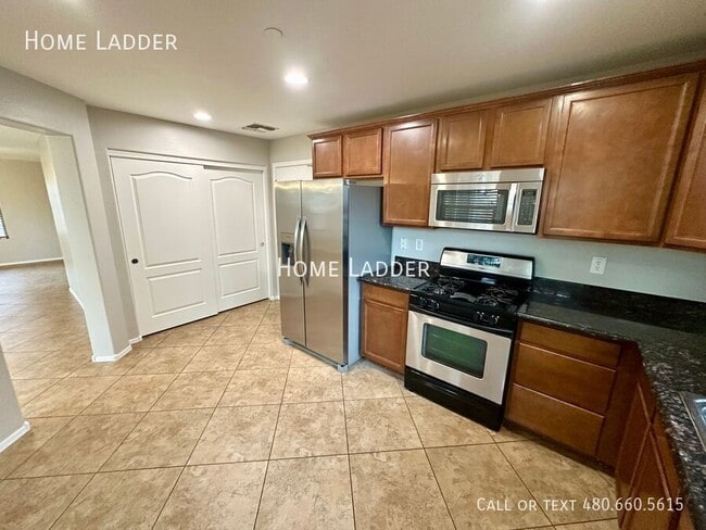 Building Photo - 2223 S Buckaroo Trail