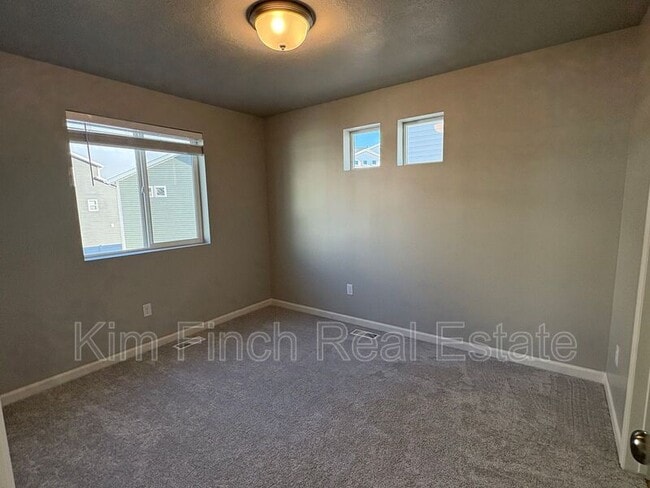 Building Photo - 56 E Portico Ln