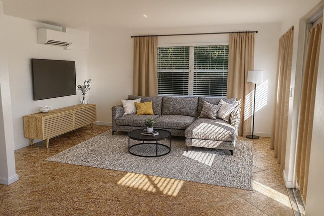 Primary Photo - 2621 NE 1st St