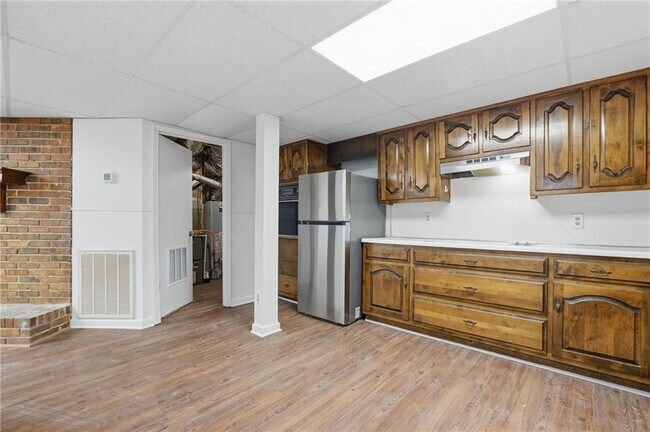 Building Photo - 1460 Hillcrest Dr