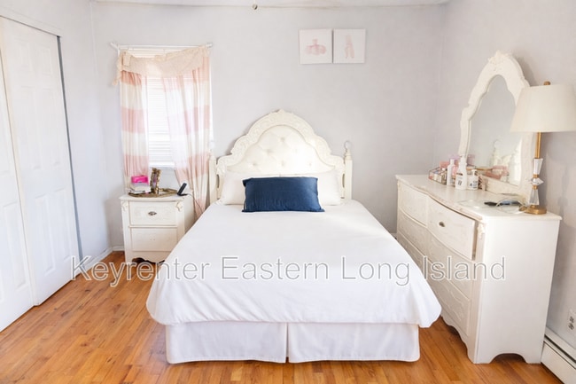 Building Photo - 30 Dumond Pl