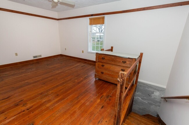 Building Photo - 562 Smithfield Ln