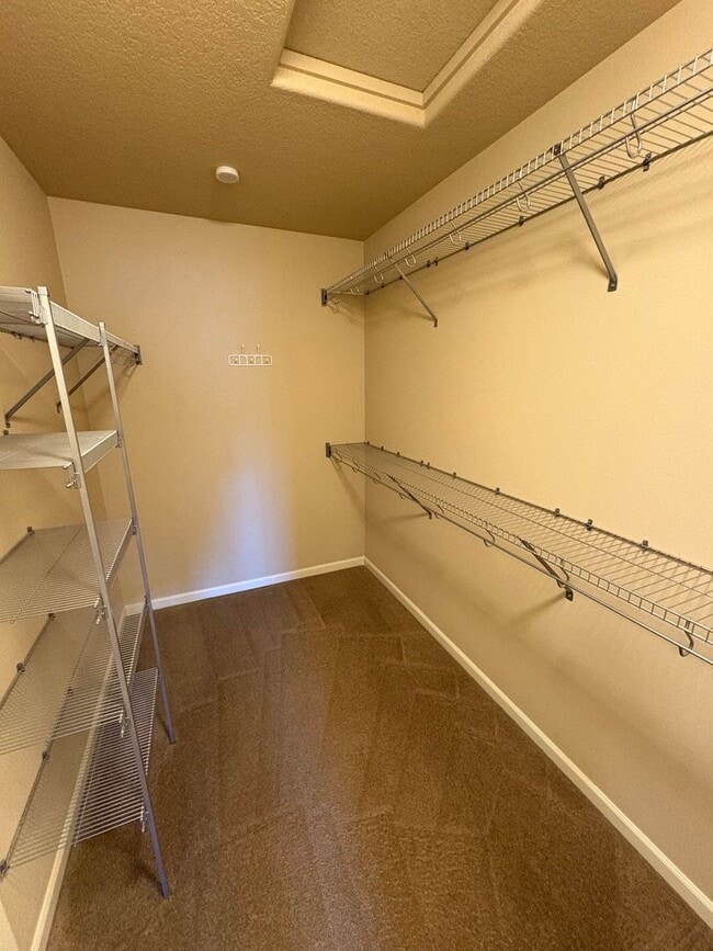 Building Photo - Beautiful 3 Bed/2.5 Bath Townhome in SE Be...