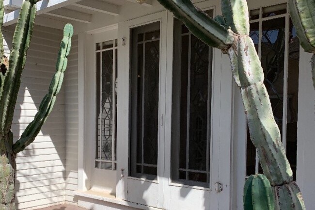 Building Photo - 847 Venezia Ave