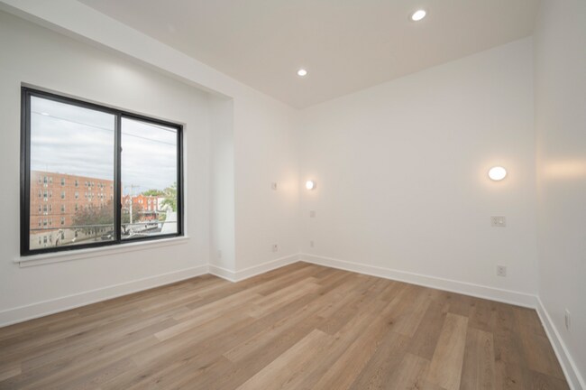 Building Photo - 4432 Lancaster Ave